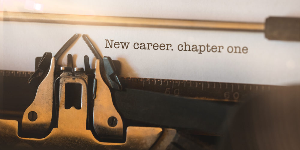 The,Word,New,Career.,Chapter,One,Against,Close-up,Of,Typewriter Nouvelle carrière - Nouvelle vie